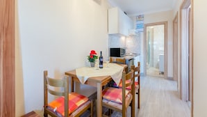 Apartment | Dining - Apartments Fidelis - One Bedroom Apartment With Terrace and Garden View (Okrug)