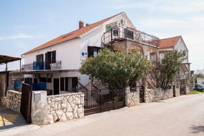 Apartment | Exterior - Apartments Fidelis - One Bedroom Apartment With Terrace and Garden View (Okrug)