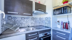 Coffee/tea maker, fridge, microwave, oven - Apartment in Villers-sur-mer Near Beach (Villers-sur-Mer)