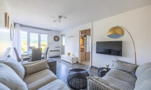 Living area - Apartment in Villers-sur-mer Near Beach (Villers-sur-Mer)