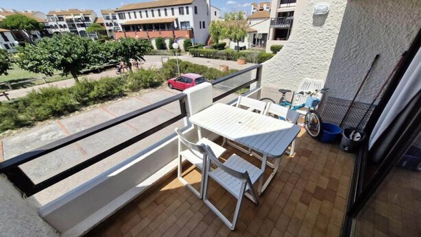 Outdoor dining - 2-room Apartment FOR 4 People IN LE Barcares. Ref: 9eta_101 (Le Barcares)