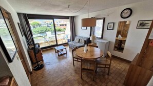 Living area - 2-room Apartment FOR 4 People IN LE Barcares. Ref: 9eta_101 (Le Barcares)