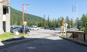 Property grounds - Apartment in Les Orres With Ski-in Access (Les Orres)