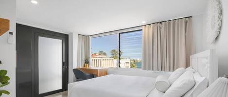 مكواة/لوح كي وواي فاي وملاءات أسرّة