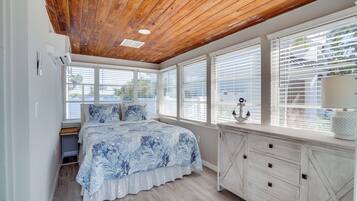 2 makuuhuonetta, silitysrauta/-lauta, ilmainen Wi-Fi, vuodevaatteet