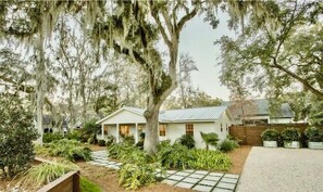Exterior - Private Cottage Oasis | Pretty Porch, Splash Pool (St Simons Island)