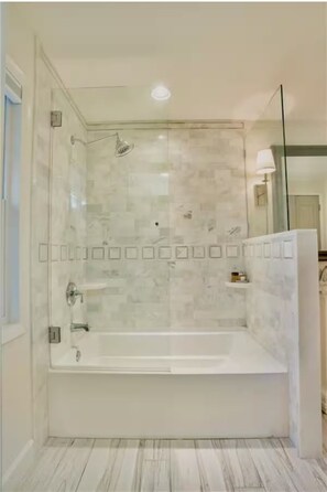 Shower, towels - Private Cottage Oasis | Pretty Porch, Splash Pool (St Simons Island)