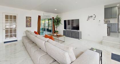 Stylish Avondale Home – Pet-Friendly & Walkable 🏡✨