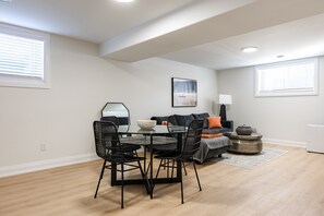 Dining - Modern Luxury Basement Suite • Minutes From Falls (Niagara Falls)