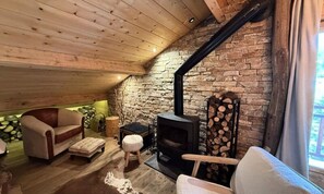 Interior - Apartments for 8 People (Peone)