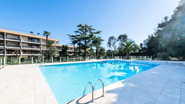 Pool - Spacious 2-bedroom Apartment in a Residence With a Swimming Pool (Cannes)