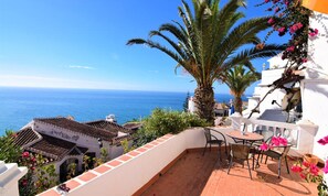 Outdoor dining - Apartment in Nerja With Sea Views & Spa (Nerja)