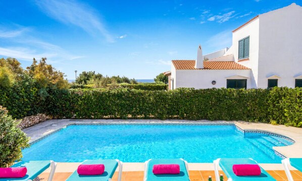 室內游泳池和室外游泳池