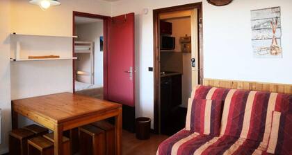 Apartment in Les Orres With Ski-in Access