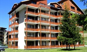 Exterior - Bright Apartment at the Foot of the Slopes (Les Deux Alpes)