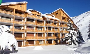 Exterior - Bright Apartment at the Foot of the Slopes (Les Deux Alpes)