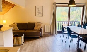 Living area - Apartment in Vars With Stunning Mountain View (Vars)