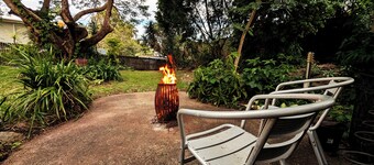 Peaceful Unit, Low Tox, Breakfast included, Pool, Yoga Yard, 10 min Bris city