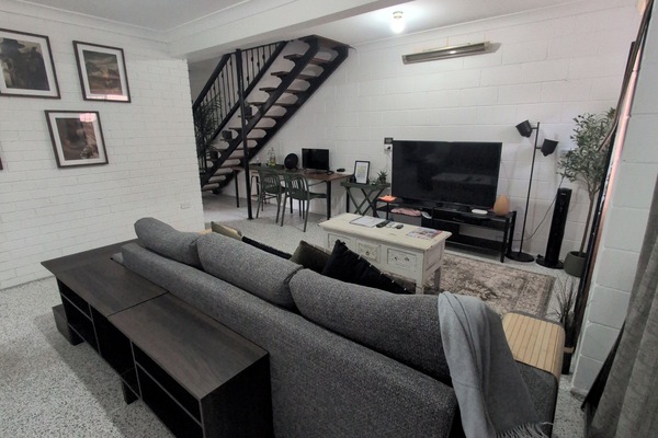 Large living space, all new furniture, Limitless Fast Internet,