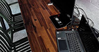 Peaceful Unit, Low Tox, Breakfast included, Pool, Yoga Yard, 10 min Bris city