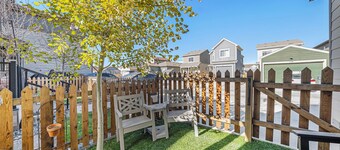 Hummingbird Haven-Prime location in South Longmont-sleeps 8,4beds,blocks to Rec