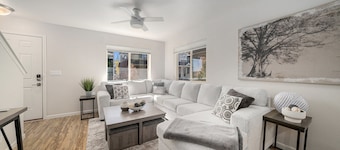 Hummingbird Haven-Prime location in South Longmont-sleeps 8,4beds,blocks to Rec