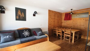 Unclassified image, 2 of 3, button - Dba315p - 1 Bedroom Apartment + Sleeping Alcove - Balcony - Sleeps 6 - 1800 Area (Puy-Saint-Vincent)