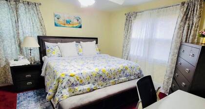 Downtown Access • Huge Backyard • Free Parking