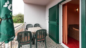 Apartment | Balcony - Apartments Karen - One Bedroom Apartment With Balcony (Marina)