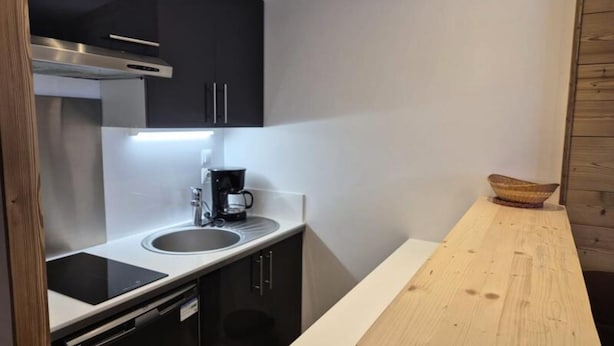 Fridge, microwave, oven, electric kettle - Apartments for 4 People (Montcel)