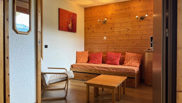 Unclassified image, 1 of 2, button - Apartment in Montchavin With Ski Access (La Plagne-Tarentaise)