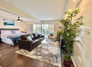 1 bedroom, iron/ironing board, travel cot, free WiFi - Luxury Comfort in Waikiki-1 BR Steps From The Beach (Honolulu)