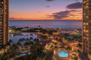 Outdoor pool - Luxury Comfort in Waikiki-1 BR Steps From The Beach (Honolulu)
