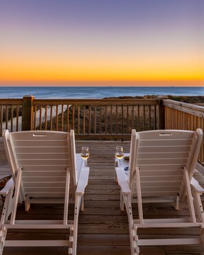 Property grounds - Luxury Beachfront l Private Hot Tub, Pool, & 2 Arcade Games (Port Bolivar)