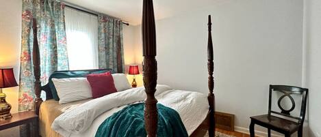 Superior House, Balcony