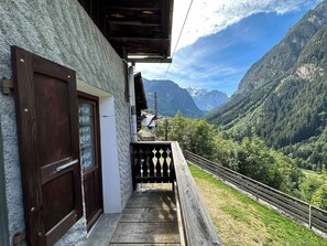 Terrace/patio - Mountain house with two barns and a garden (Planay)