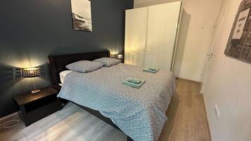 2 bedrooms, iron/ironing board, travel cot, WiFi