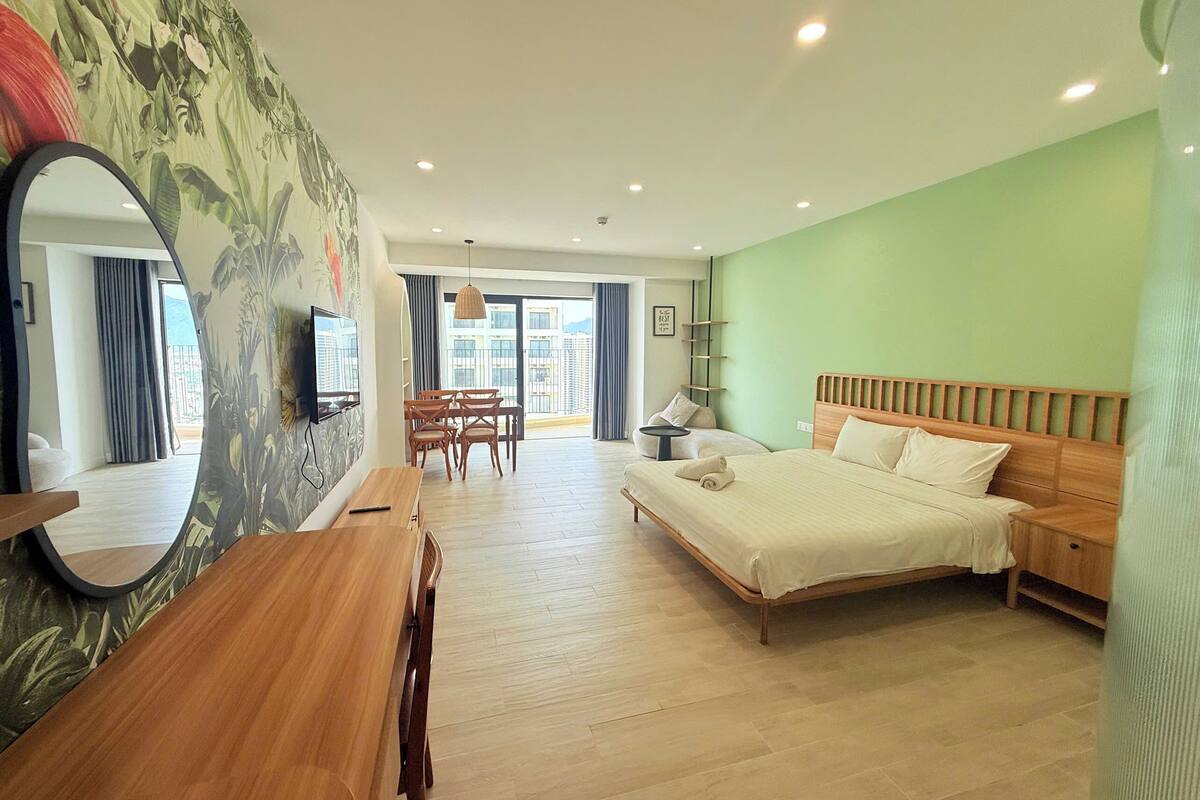 Premium bedding, individually decorated, individually furnished, desk