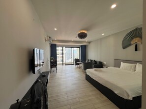 Premium bedding, individually decorated, individually furnished, desk - Apartment With Seaview (Nha Trang)