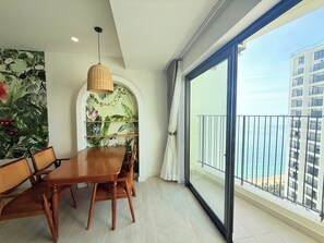 Deluxe Apartment, Balcony, Beach View | In-room dining