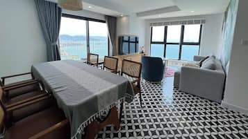 En 50-tommers Flatskjerm-TV med digitale kanaler