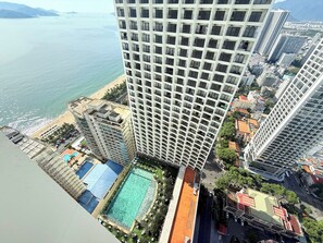 Deluxe appartement, balkon, uitzicht op het strand | Uitzicht vanaf balkon