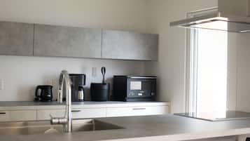 Casa, 6 habitaciones, para no fumadores, vista al mar | Cocina privada | Refrigerador con congelador, microondas y parrilla de estufa