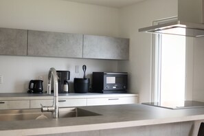 House, 6 Bedrooms, Non Smoking, Sea View | Private kitchen - Cosmos blanc (Otaru)