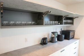 House, 6 Bedrooms, Non Smoking, Sea View | Private kitchen - Cosmos blanc (Otaru)