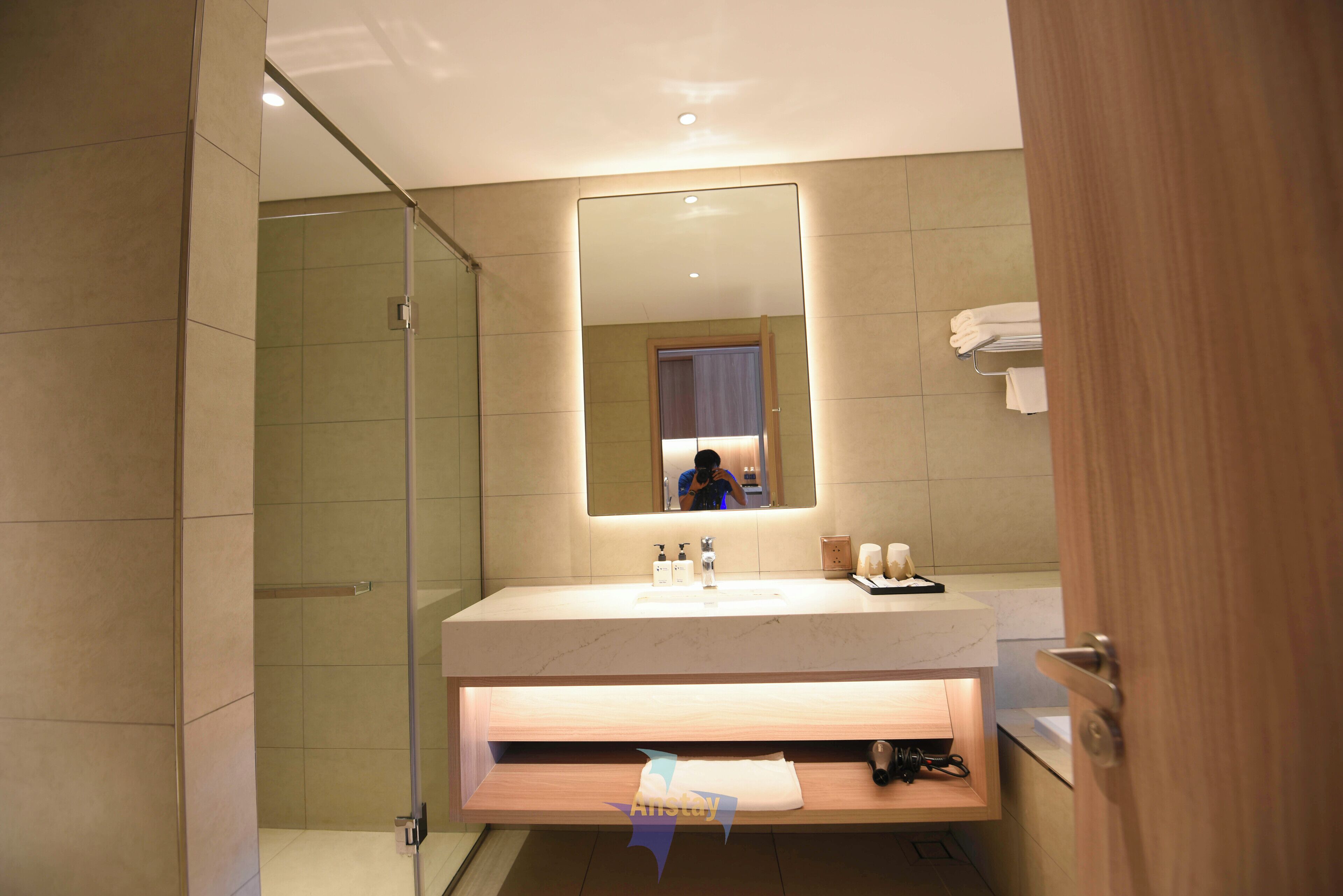 Shower, jetted tub, hair dryer, bidet