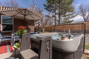 Terrace/patio - Luxury Oasis Getaway, Hot Tub, Pet's and Park's (Arvada)