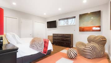 4 bedrooms, iron/ironing board, WiFi, bed sheets