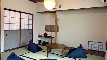 Blackout curtains, free WiFi, bed sheets