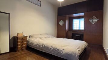 House, 3 Bedrooms, Non Smoking, Kitchen | Blackout drapes, free WiFi, bed sheets